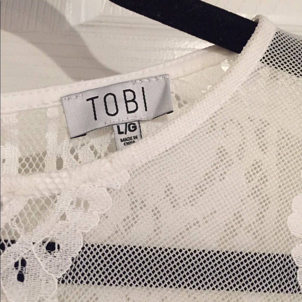 HOST PICK Tobi white lace crop top. - Picture 5 of 9